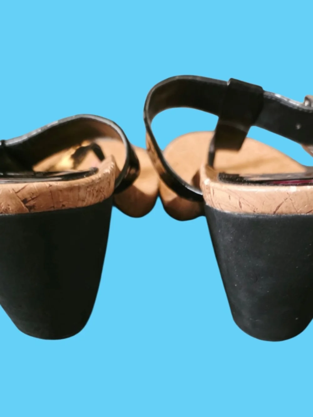 Kenneth Cole Reaction Black Patent T‑Strap Cork Footbed Sandals